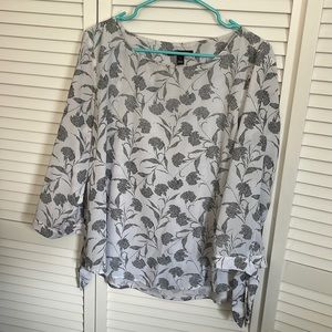 White/black business casual dress shirt